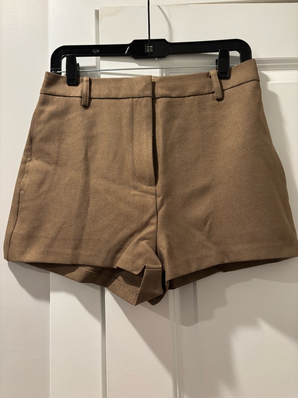 ASTR THE LABEL Wynn Mini Tailored Shorts - Walnut